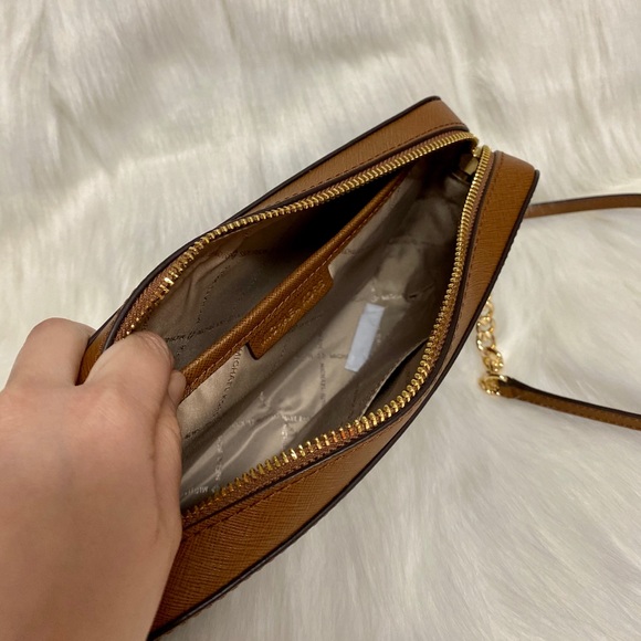 MK LARGE JET SET TRAVEL CROSSBODY - Picture 8 of 8